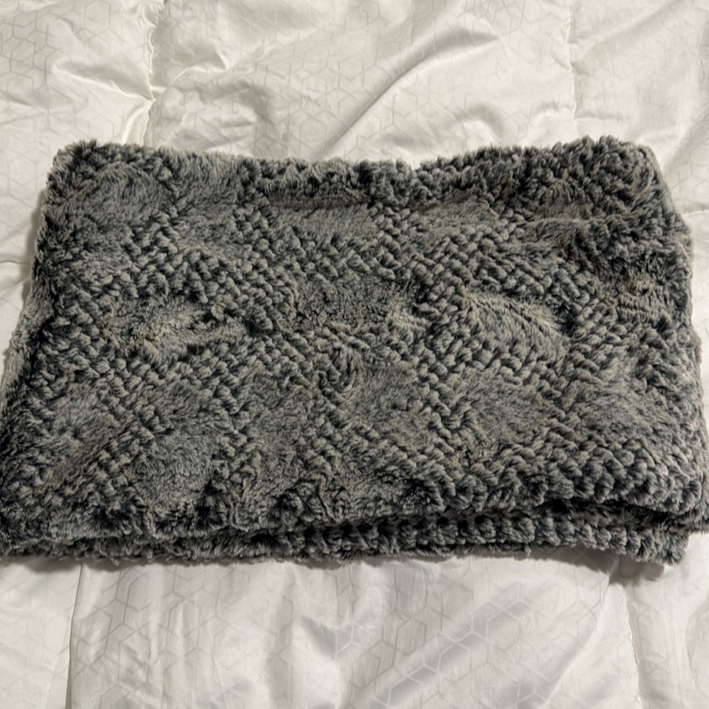 NWOT LOFT Vintage Faux Fur Infinity Scarf in Grey Tones, never worn